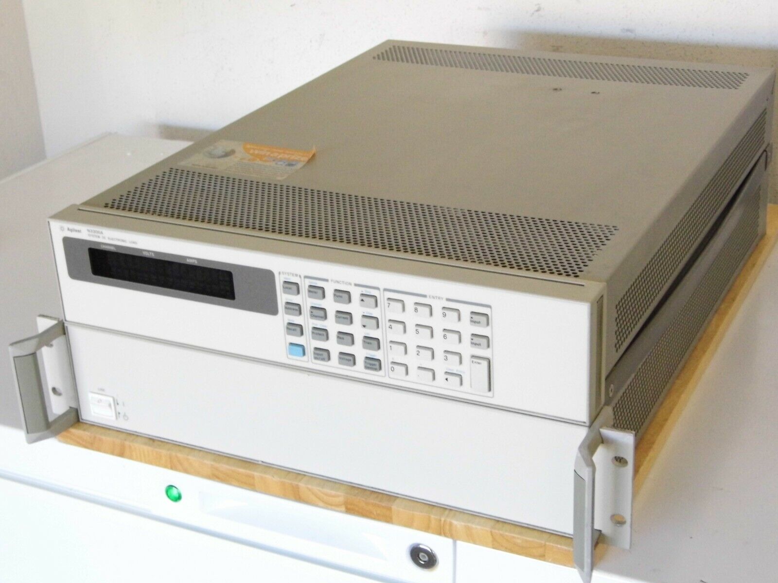 Agilent N3300A DC Electronic Load Mainframe Agilent N3300A DC Electronic Load Mainframe